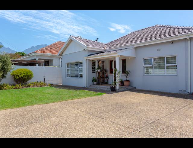 4 BEDROOM HOUSE FOR SALE IN CLAREMONT